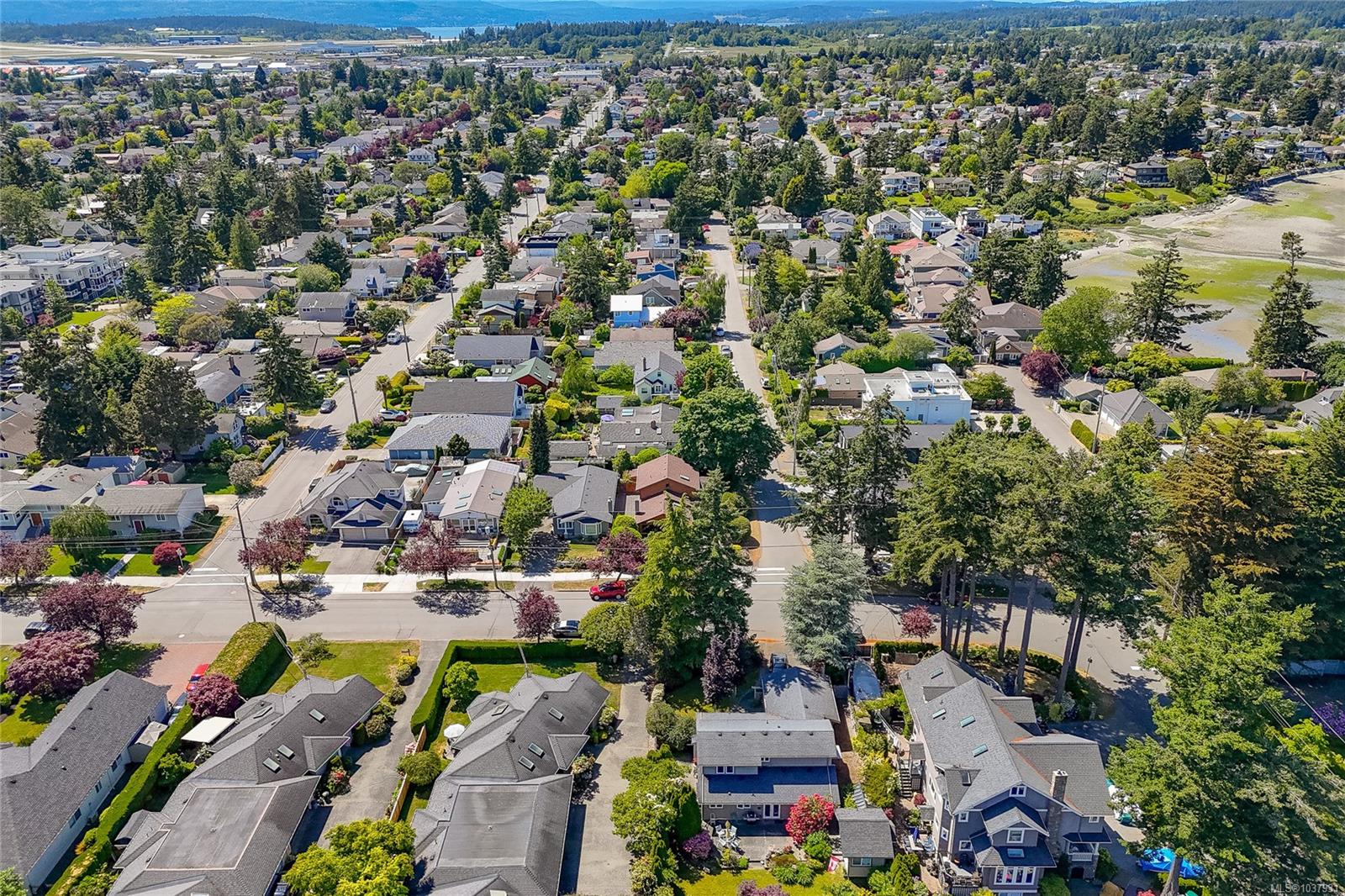 Additional image 3 of 10210 Third Street, Sidney, BC, V8L 3B9
