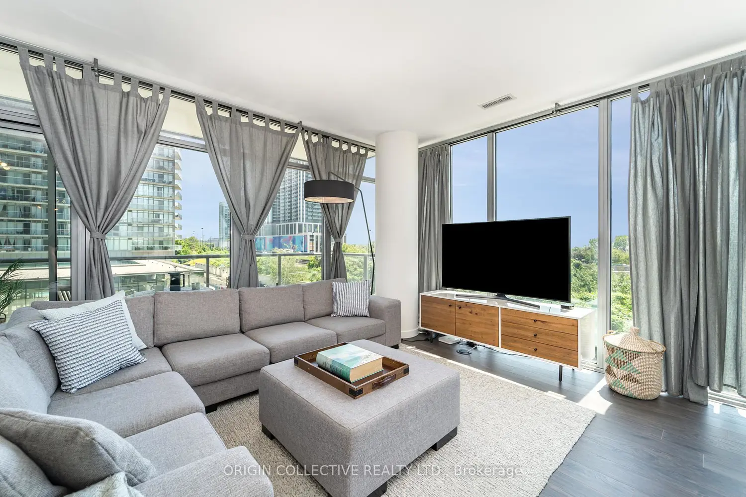 105 The Queensway Avenue 302 photo 2