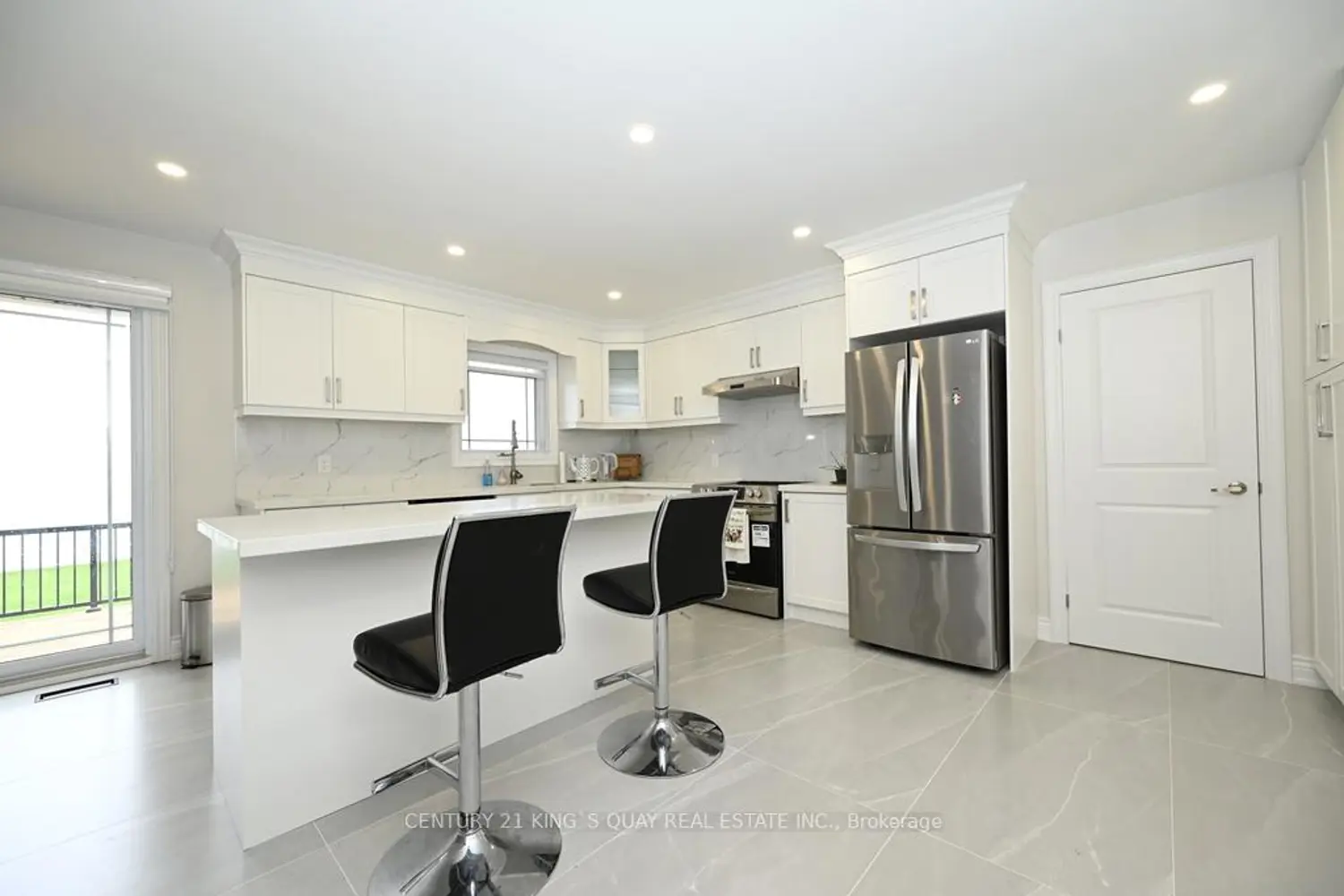 88 Bayshore Drive photo 3