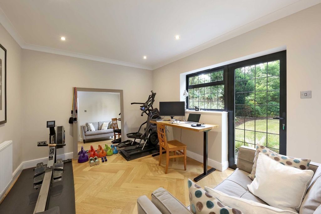 Additional image 10 of 5 bed detached house to rentLedborough Wood, Beaconsfield, Buckinghamshire HP9