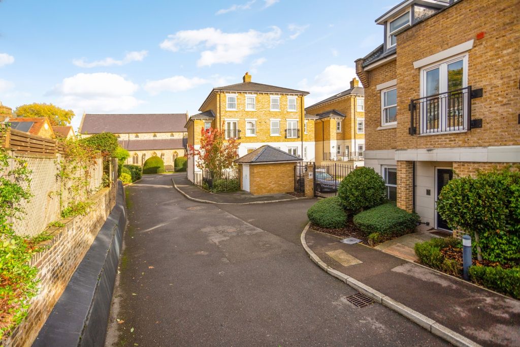 Additional image 25 of 4 bed town house to rentHawtrey Road, Windsor SL4
