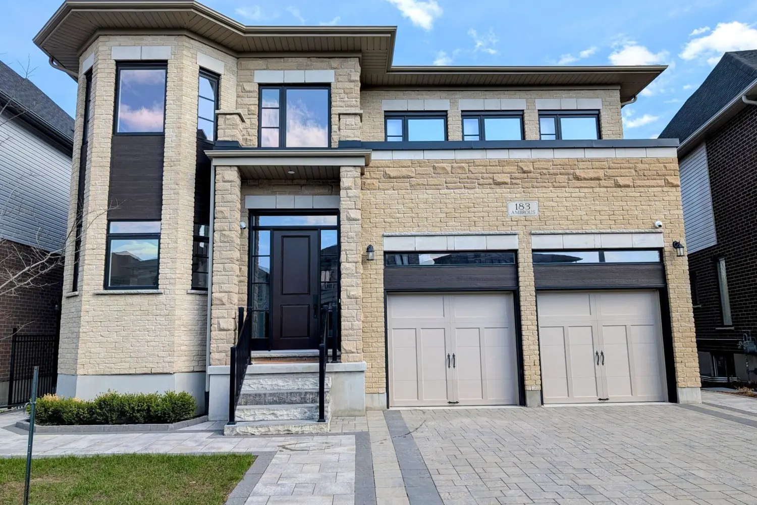 183 Ambrous Crescent