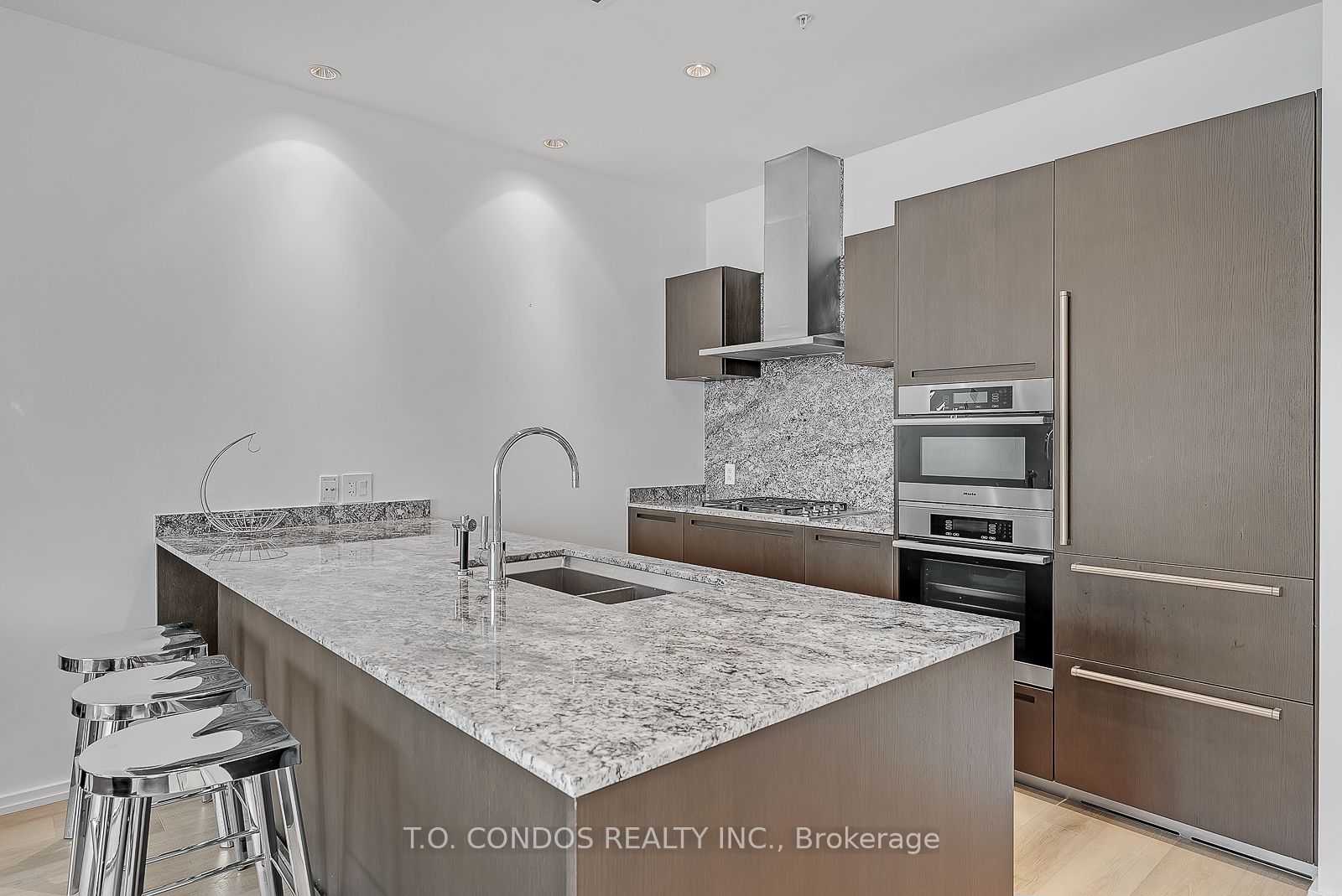 Additional image 5 of 5807-180 University Avenue, Toronto, ON, M5H 0A2