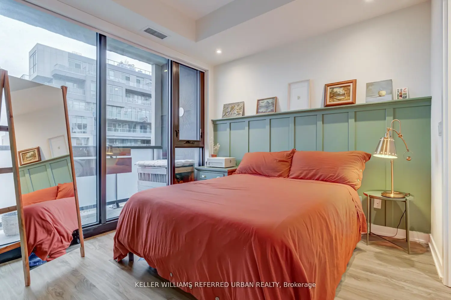 840 St Clair Avenue 609 photo 3