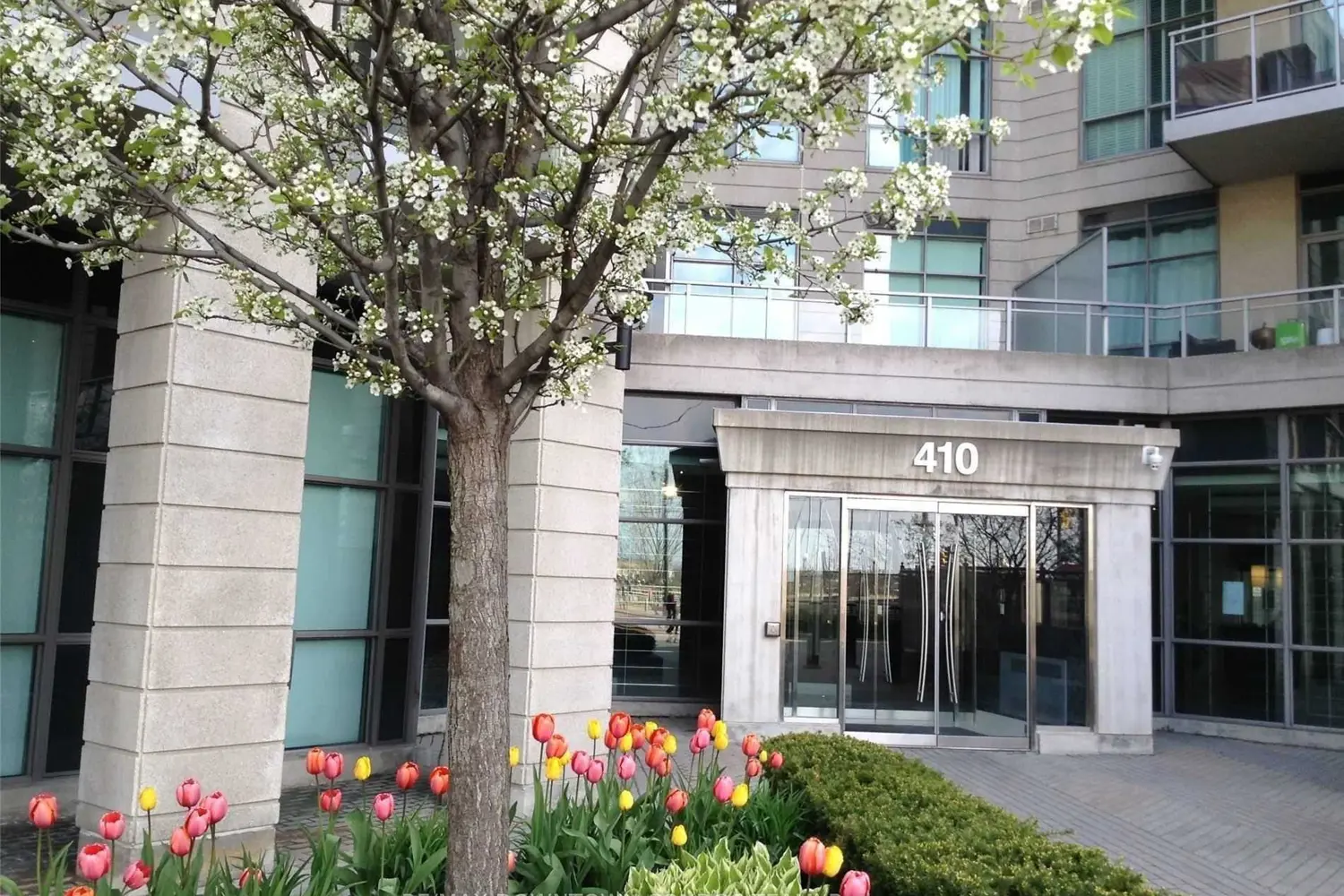 410 Queens Quay 404 photo 5