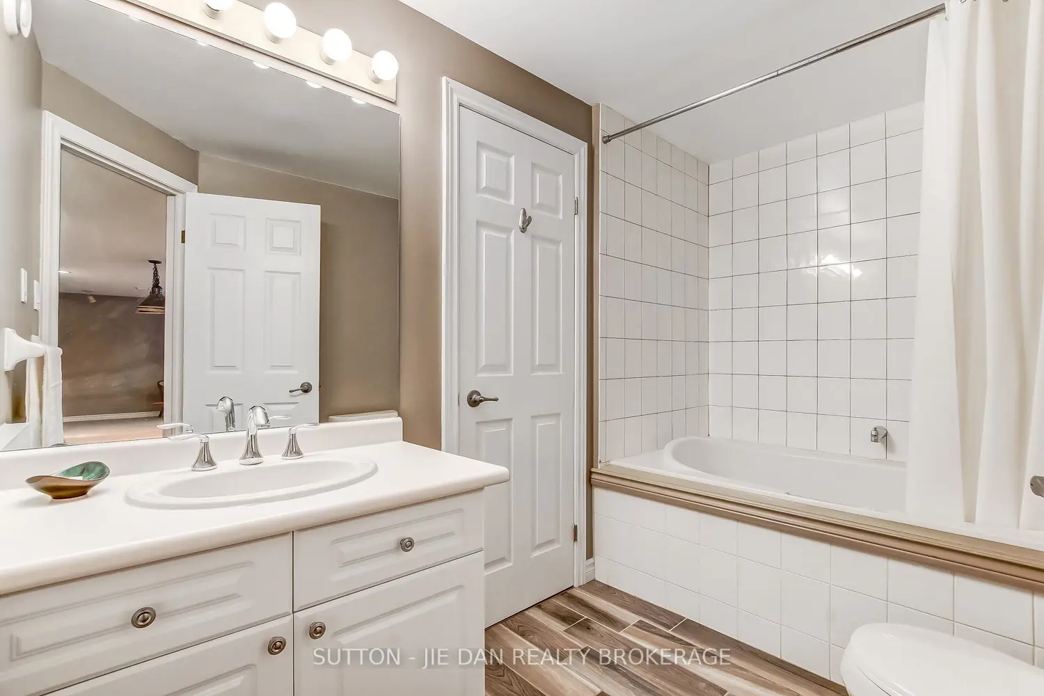 Additional image 10 of 631 Whitehaven Crescent
