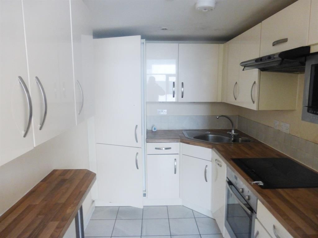 Additional image 2 of 2 bed flat to rentBeckhampton Street, Swindon SN1