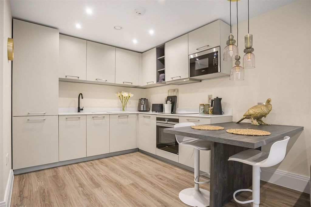 Additional image 2 of 2 bed flat for saleMarlow House, Marlow Road, Maidenhead SL6