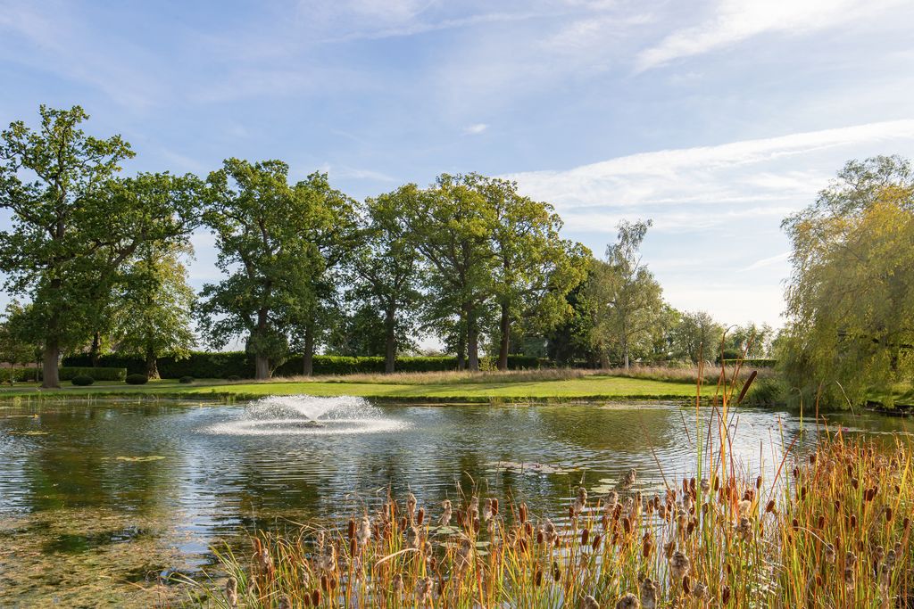 Additional image 17 of 8 bed property for saleWood Hall Lane, Radlett, Hertfordshire WD7