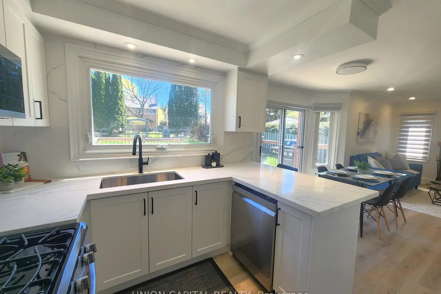 37 Carmody Lane photo 5