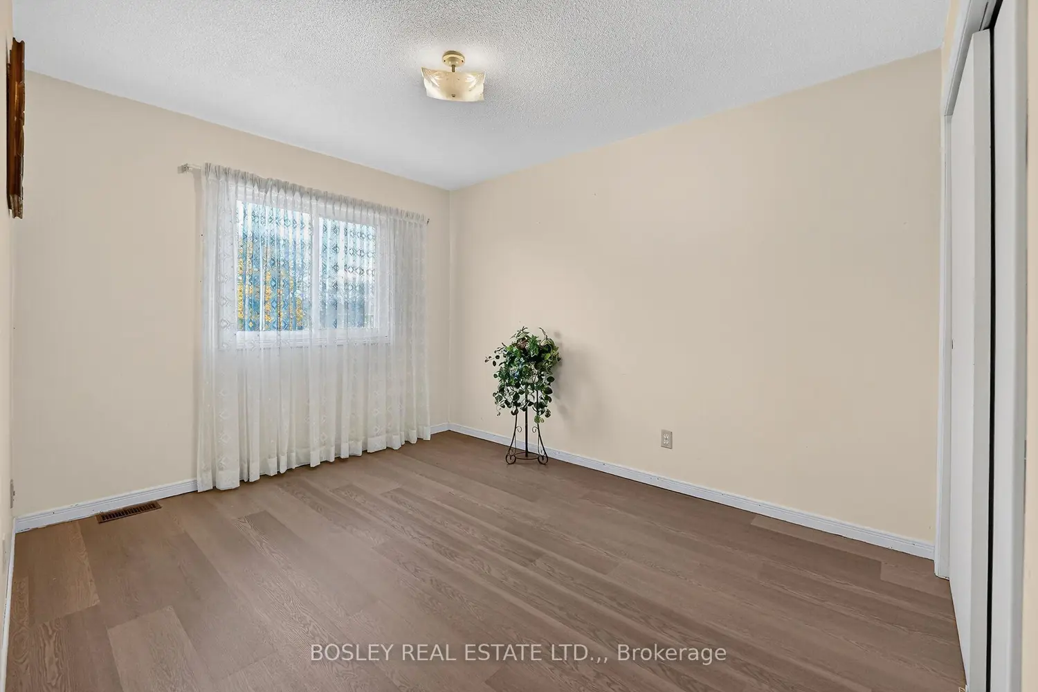 Additional image 9 of 3260 Harleyford Crescent