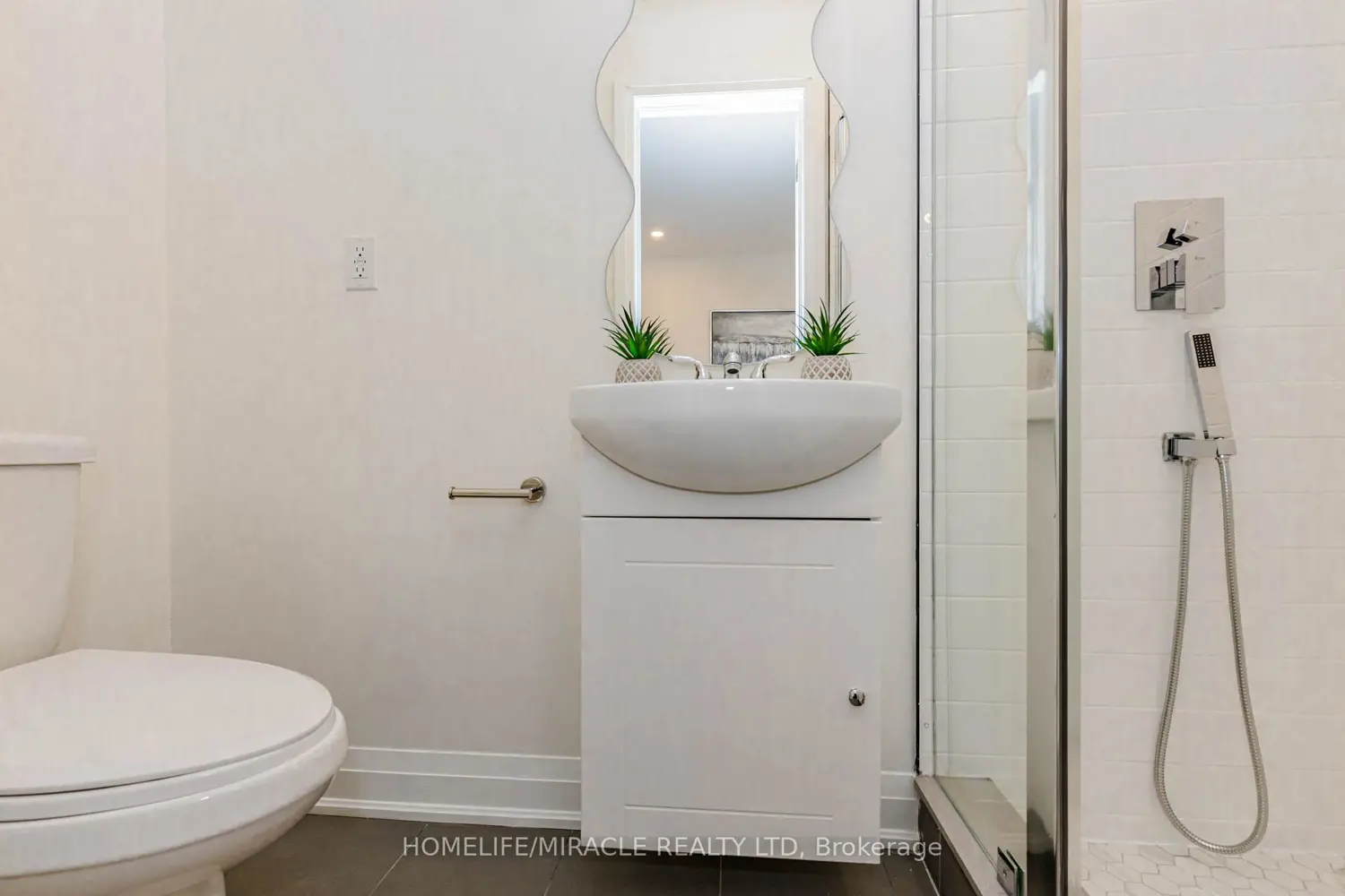 Additional image 9 of 563 Taplow Crescent