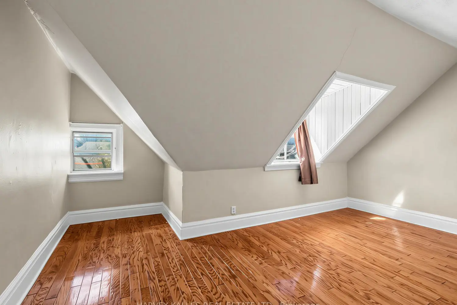 Additional image 10 of 258 Harbord Street