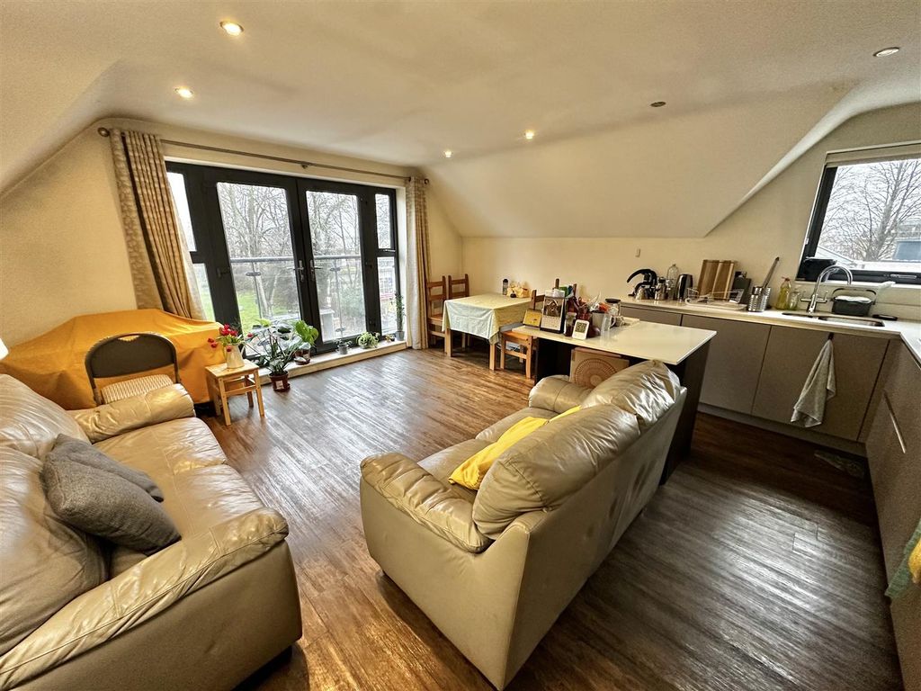 Additional image 8 of 2 bed flat to rentStratford Road, Shirley B90