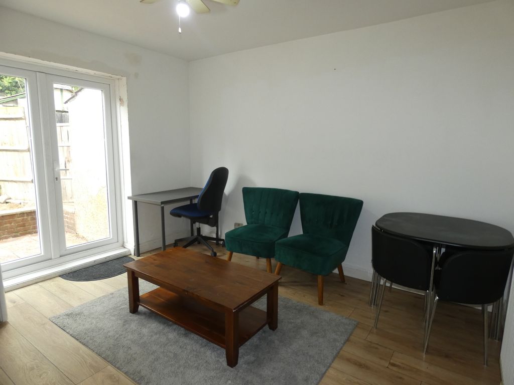 Additional image 4 of 5 bed semi-detached house to rentRunley Road, Luton LU1