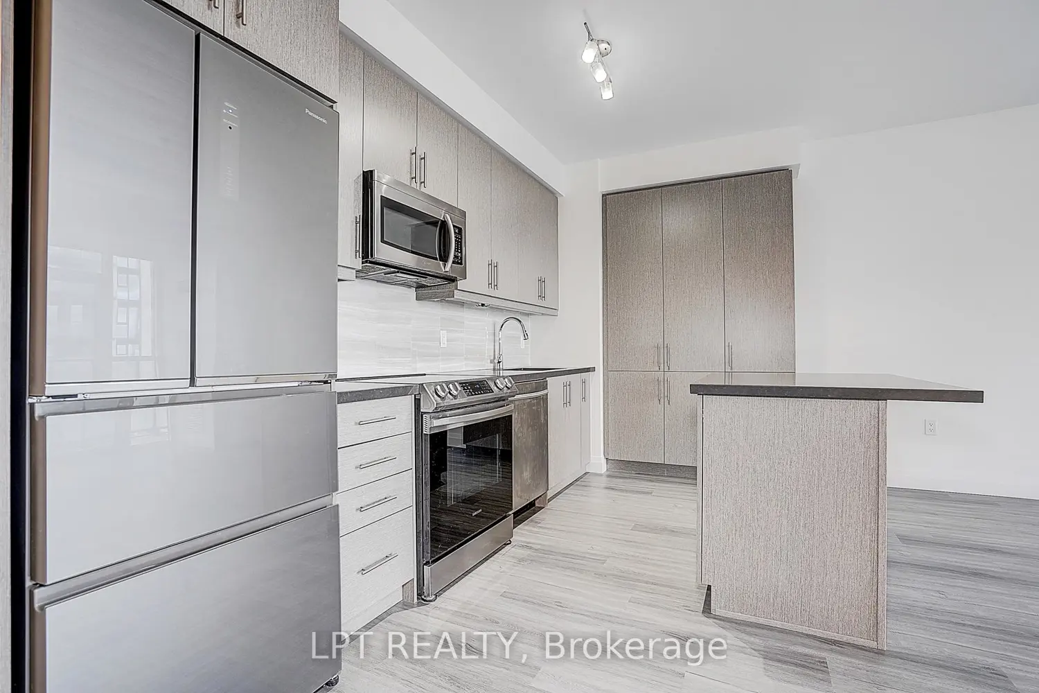 Additional image 11 of 75 Oneida Crescent 1601