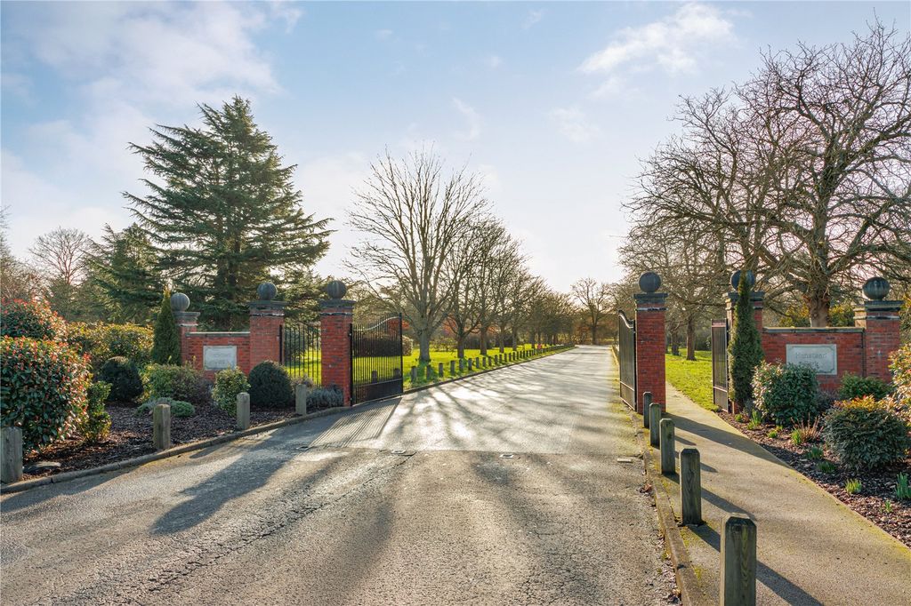 Additional image 32 of 2 bed flat for saleHanstead House, Bricket Wood, St Albans AL2
