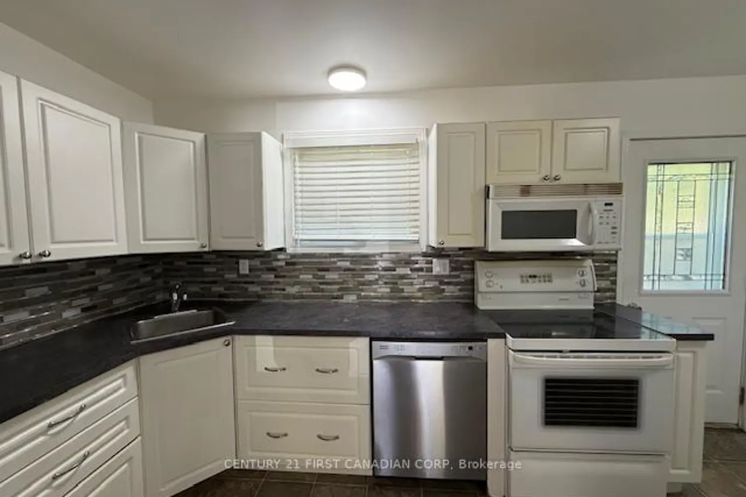 Additional image 6 of 475 Sandringham Crescent 39