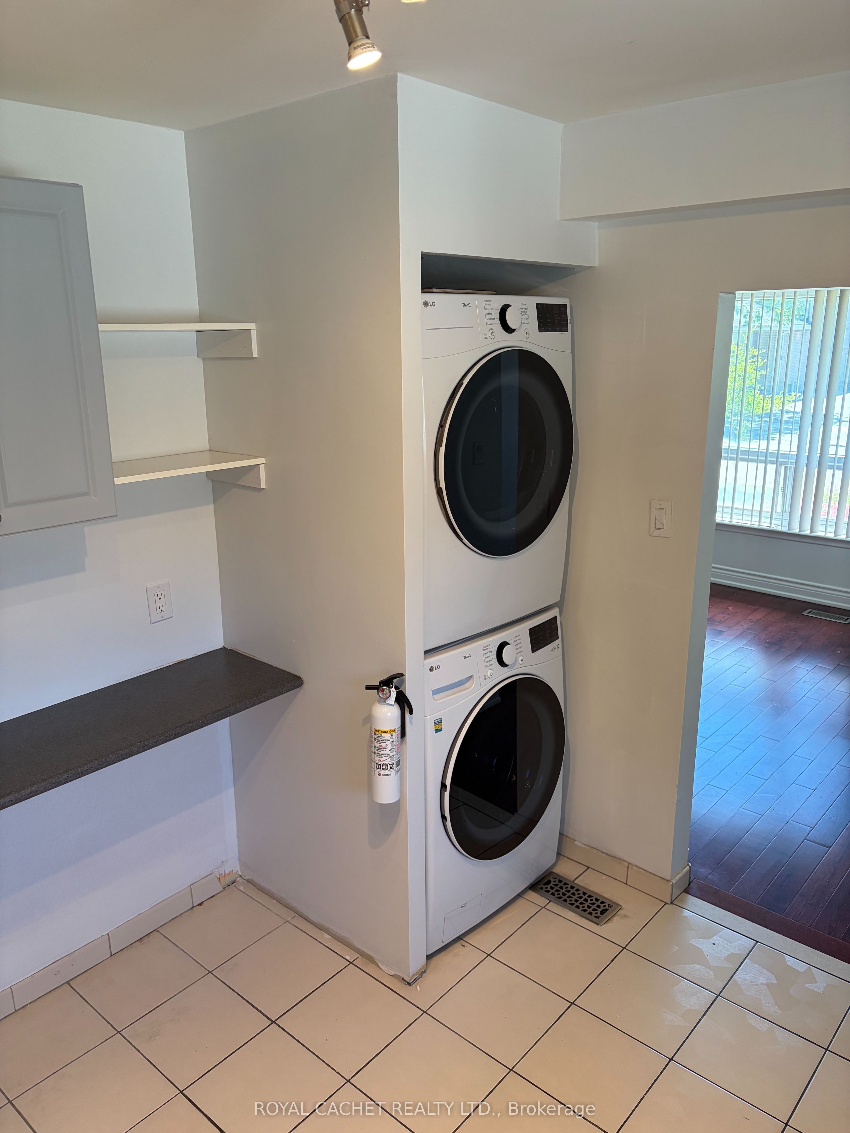 Additional image 3 of UPPER MAIN-90 Billington Crescent, Toronto, ON, M3A 2G6