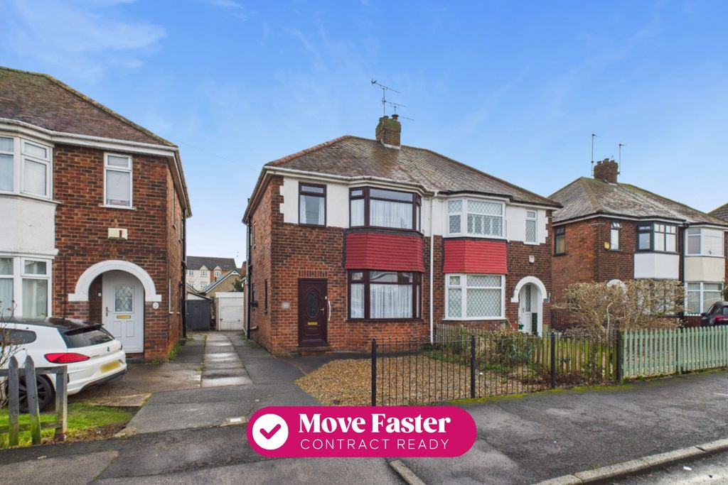 3 bed semi-detached house for saleGolf Links Road, Hull HU6
