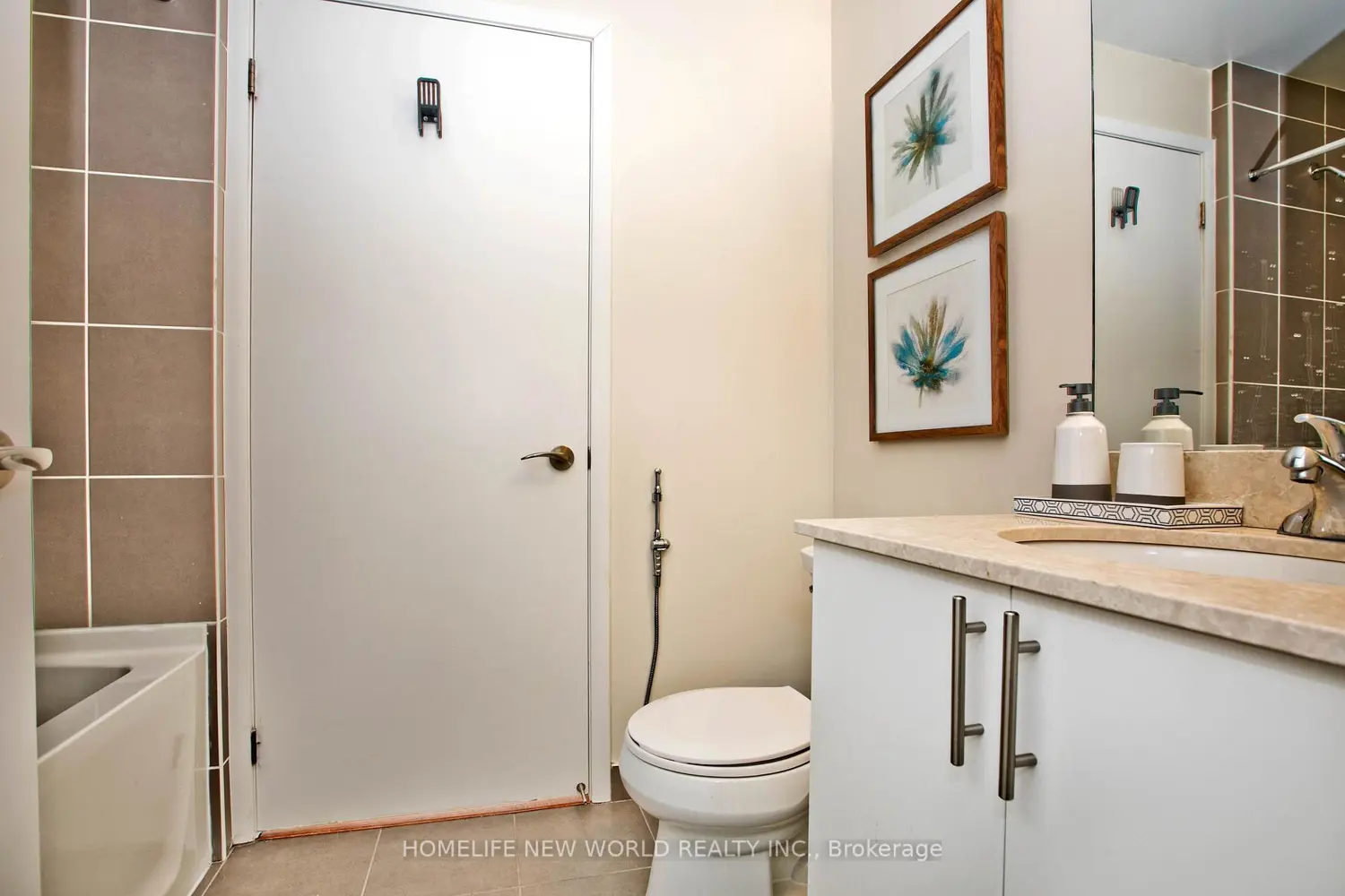 Additional image 11 of 830 Lawrence Avenue 836