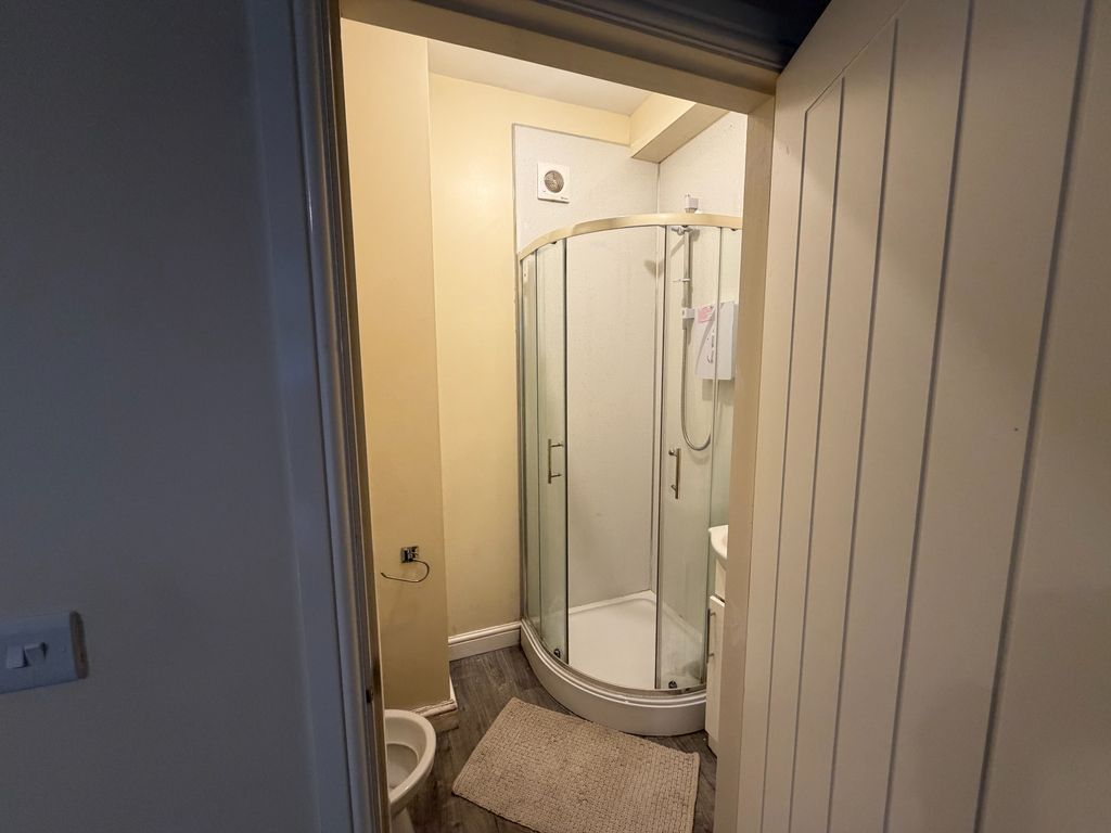 Additional image 3 of 1 bed flat to rentCollege Street, Wrexham LL13