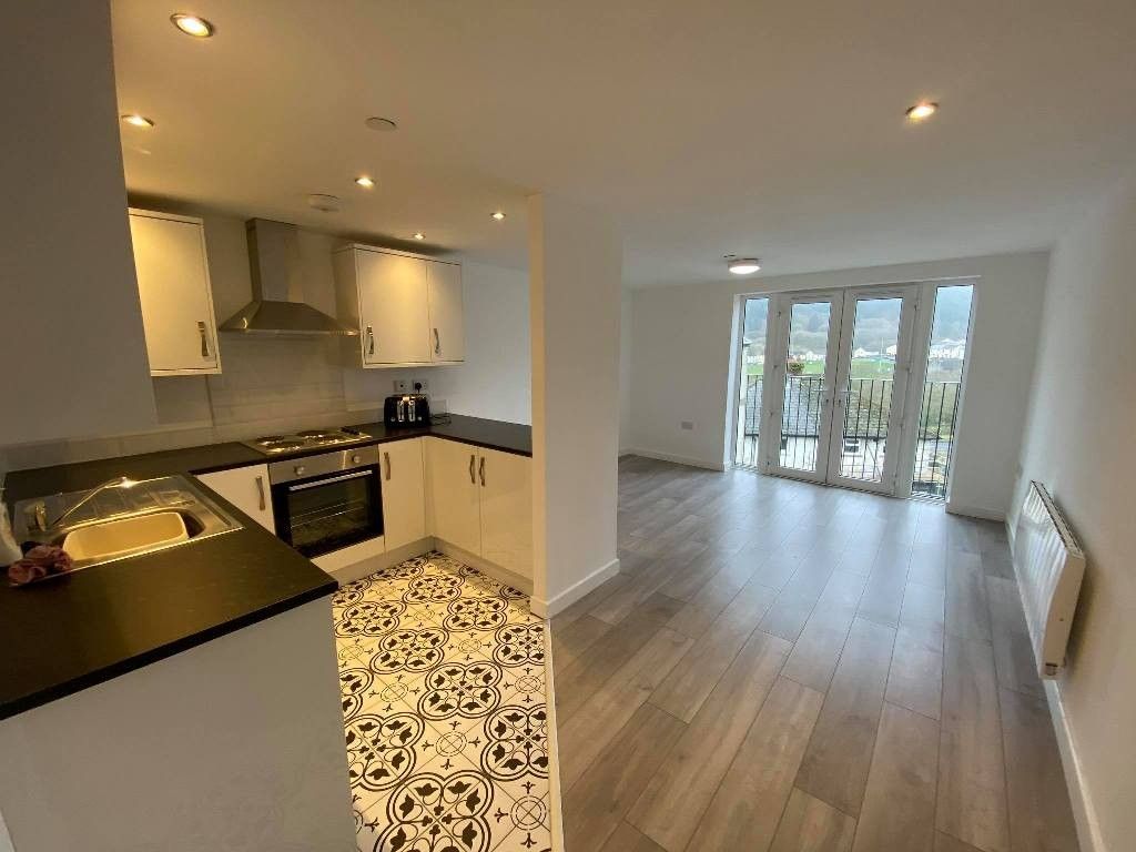 2 bed flat to rentHigh Street, High Street, Gilfach Goch, Porth CF39