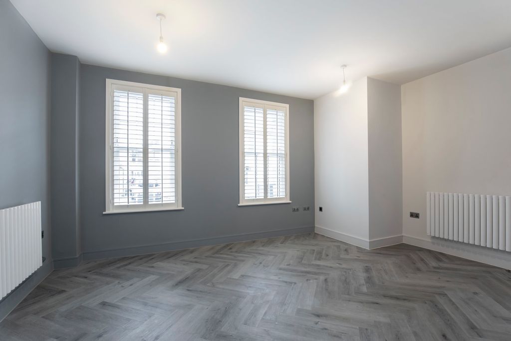 Additional image 2 of 2 bed flat to rentBuckingham Court, Wellington Street, Cheltenham GL50