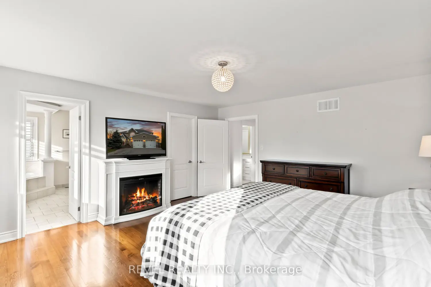 Additional image 8 of 70 Applewood Crescent
