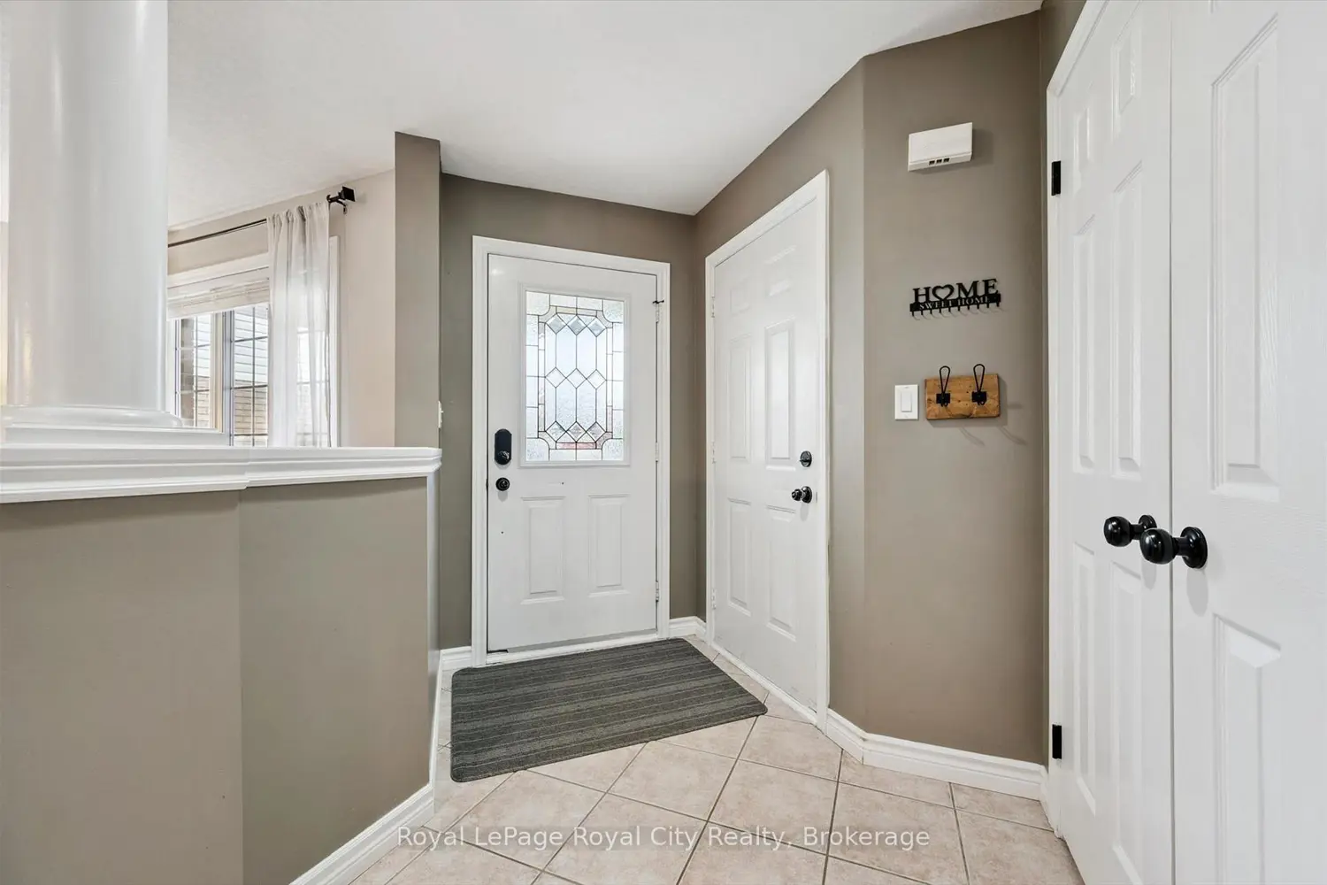 17 Carroll Crescent photo 3