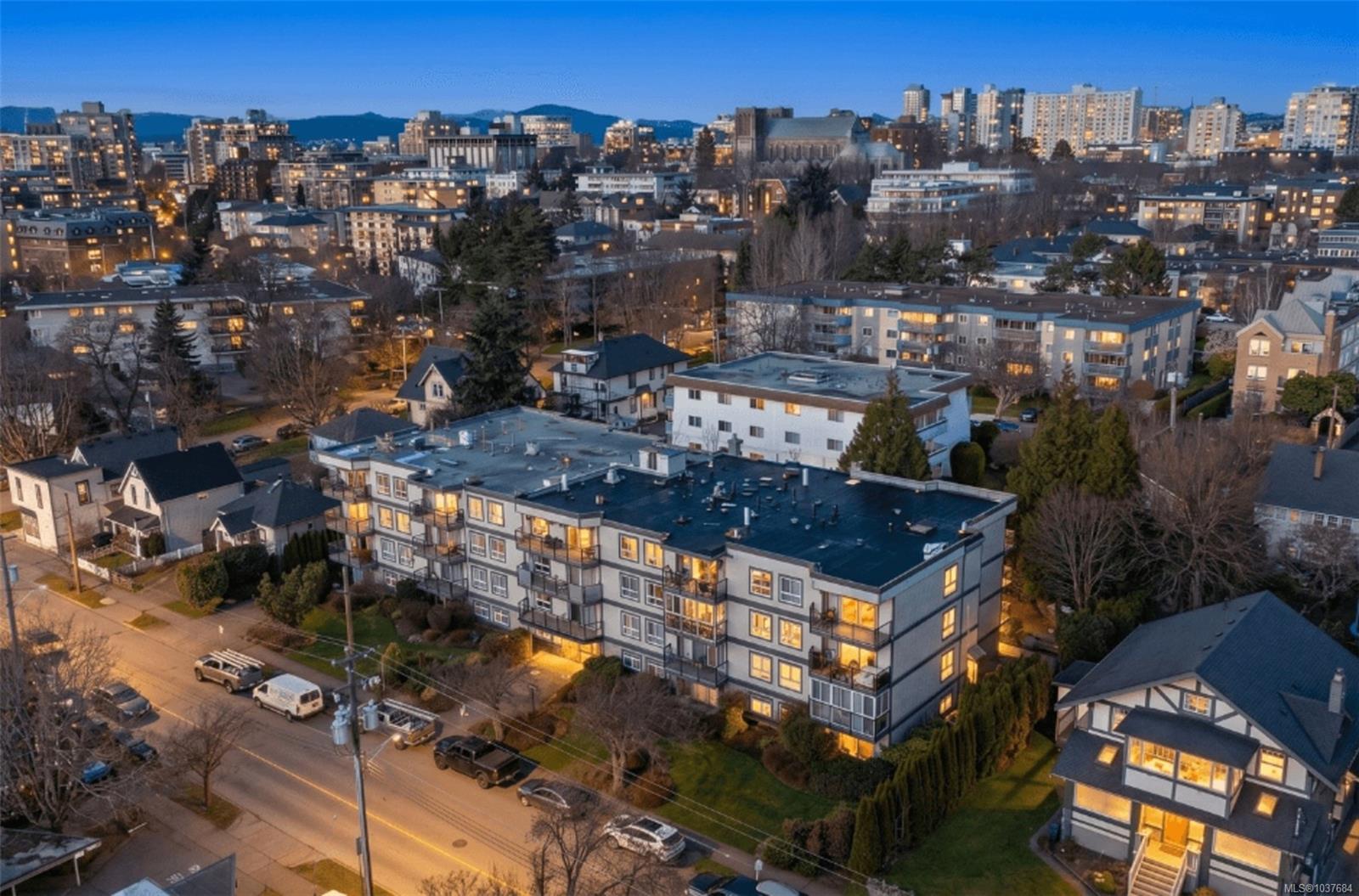 Additional image 2 of 204-1024 Fairfield Road, Victoria, BC, V8V 3A5