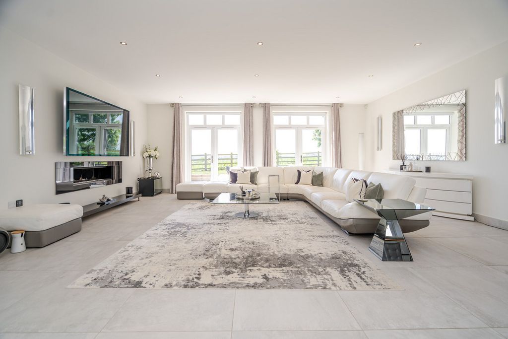 Additional image 7 of 6 bed detached house for saleOrchard Road, Pulloxhill, Bedford MK45