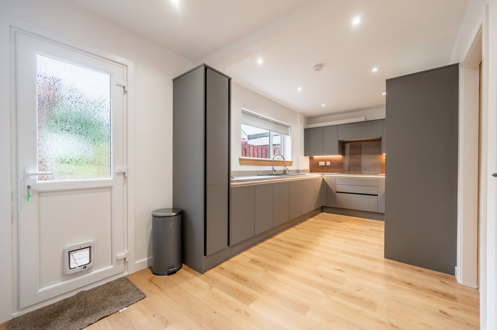 Additional image 4 of 3 bed semi-detached house to rentLambie Crescent, Newton Mearns, East Renfrewshire G77