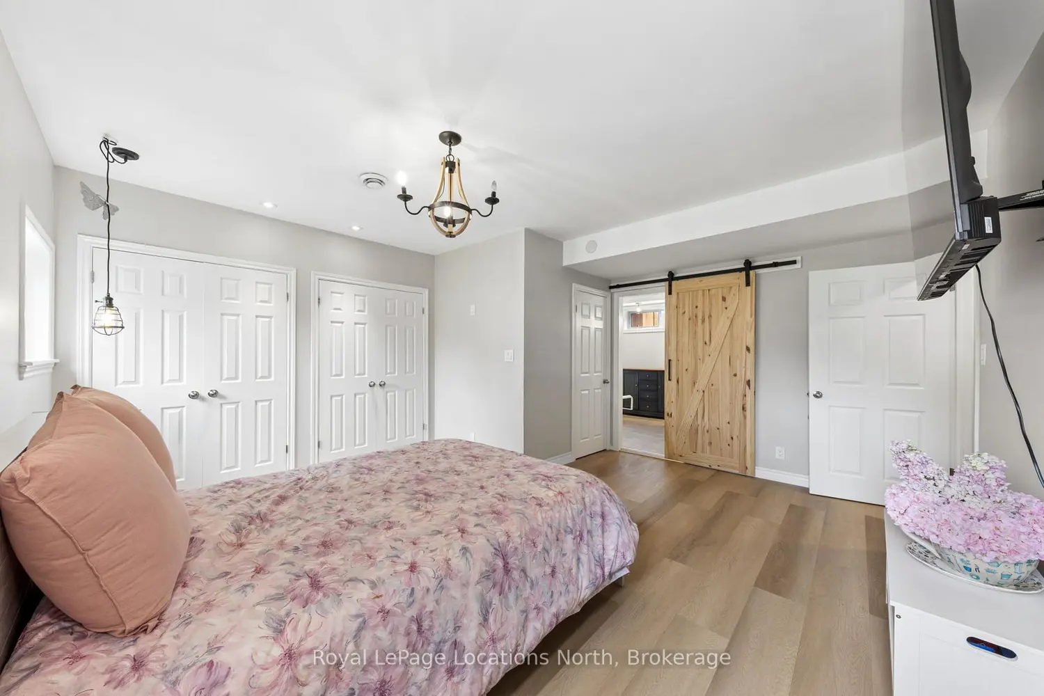 93 Ronald Avenue photo 5