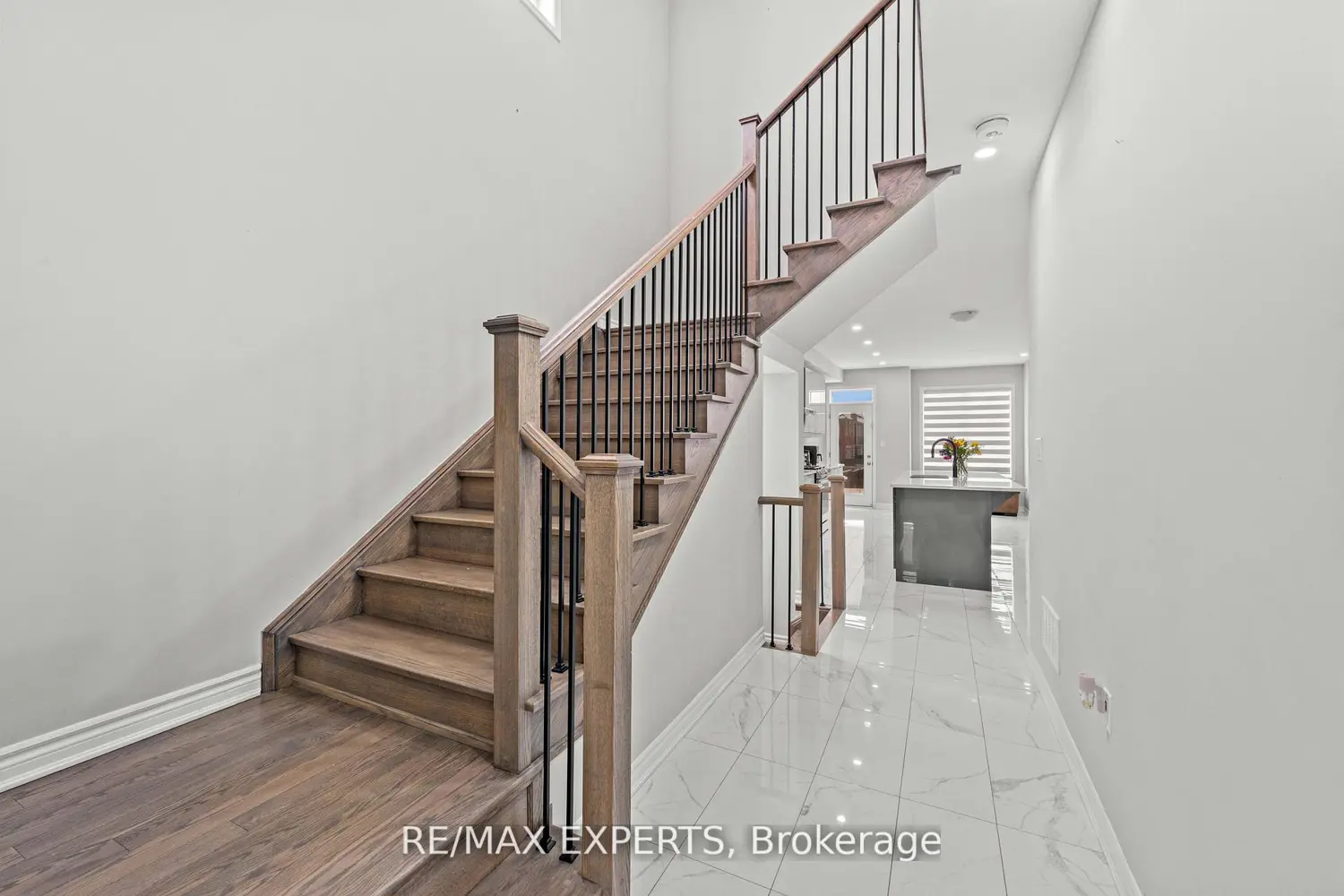 1437 Kerrydale Avenue photo 4