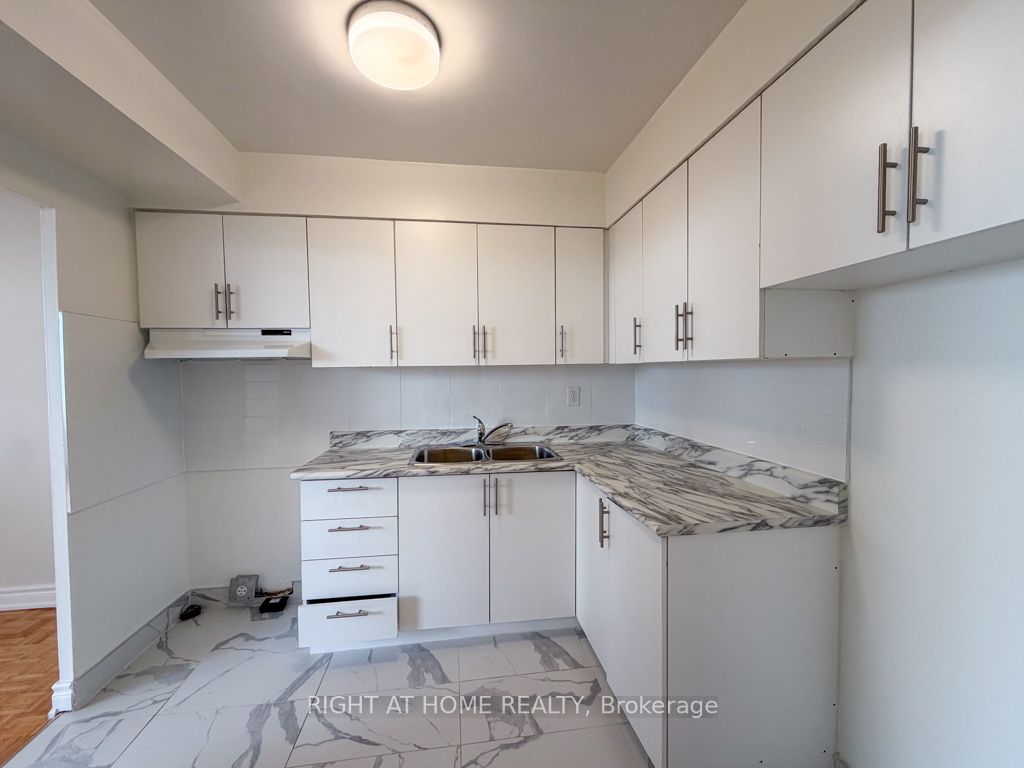 Additional image 6 of 116-1440 Lawrence Avenue W, Toronto, ON, M6L 1B2