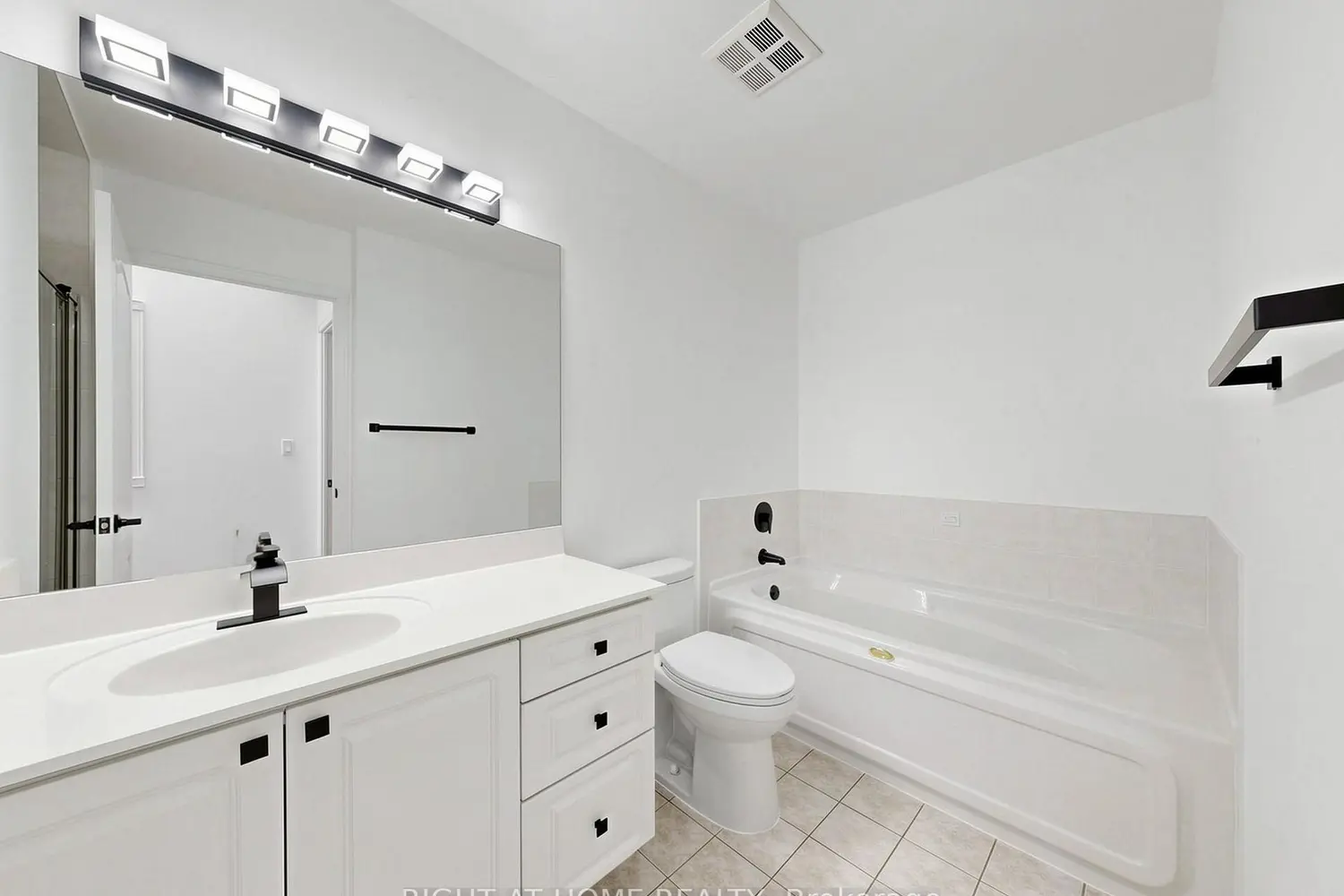 Additional image 19 of 28 Sommerset Way 1520