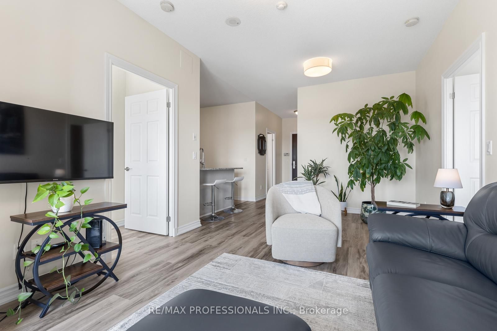 Additional image 4 of 801-1135 Royal York Road, Toronto, ON, M9A 0C3