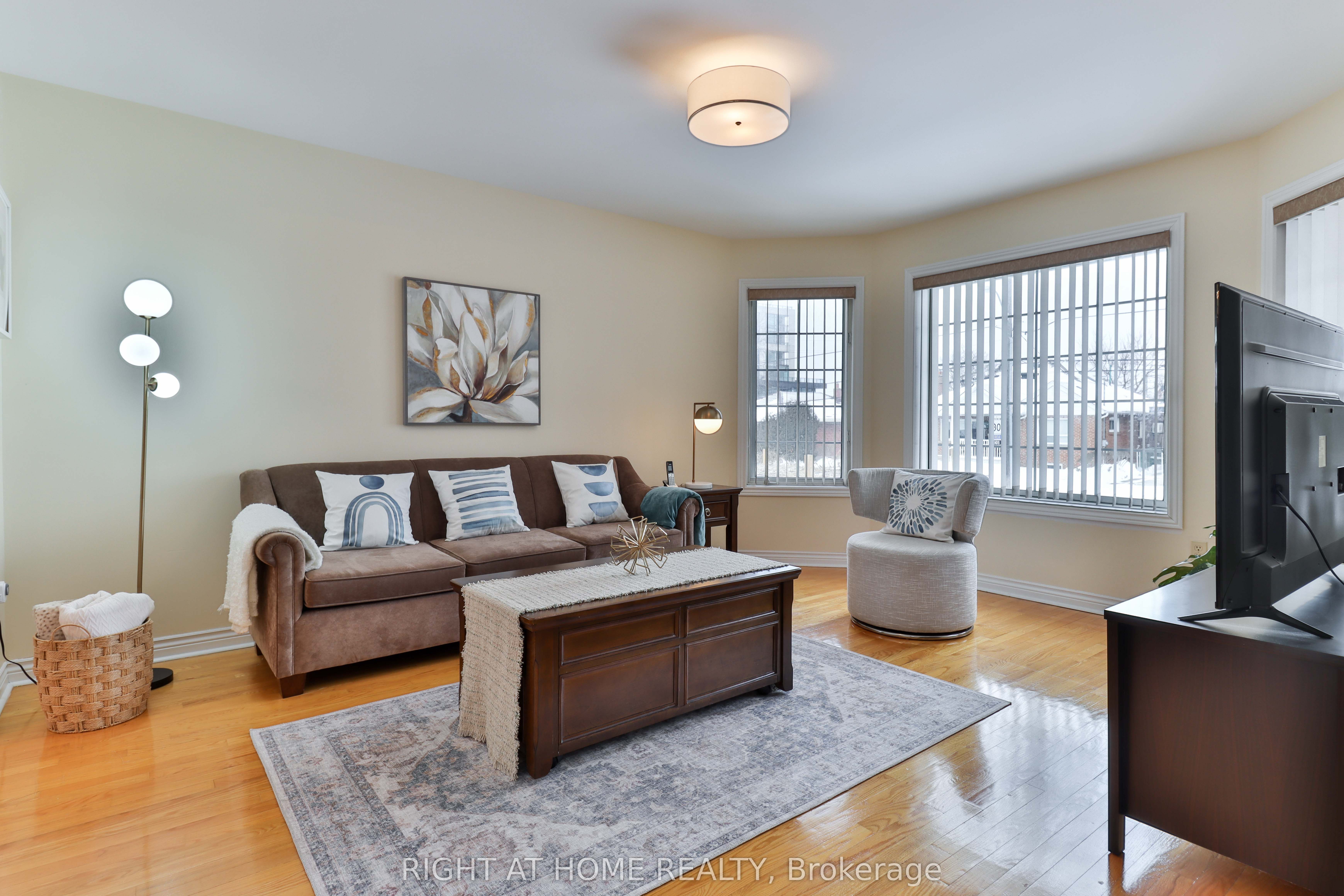 Additional image 2 of 459 Maple Leaf Drive, Toronto, ON, M6L 1R1