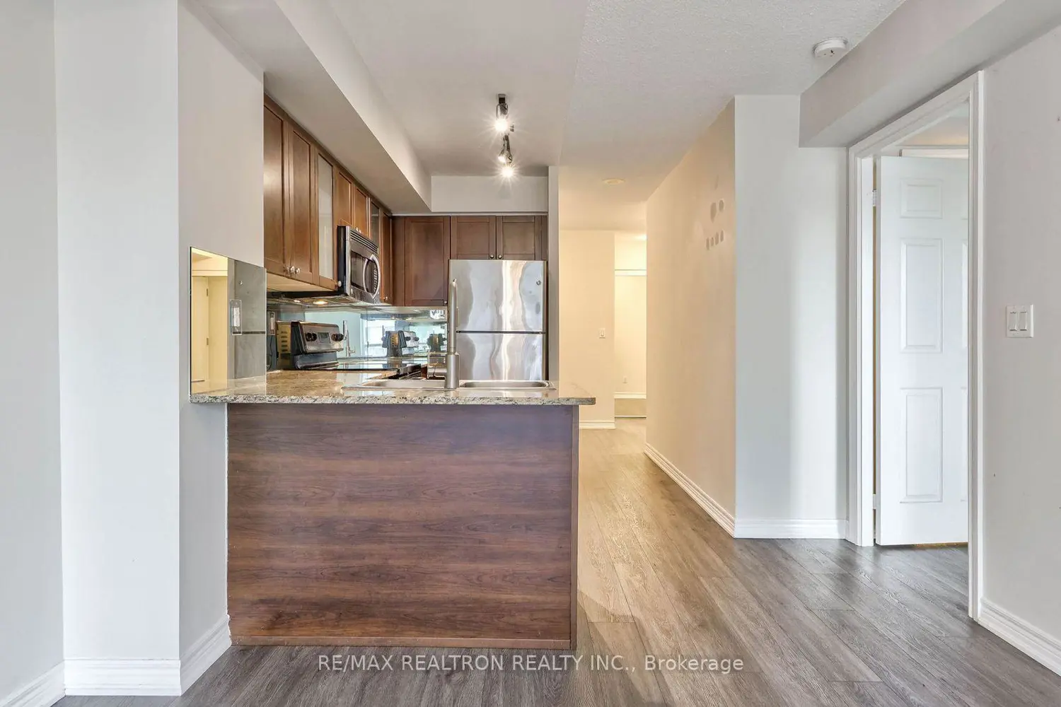 Additional image 10 of 761 Bay Street 610