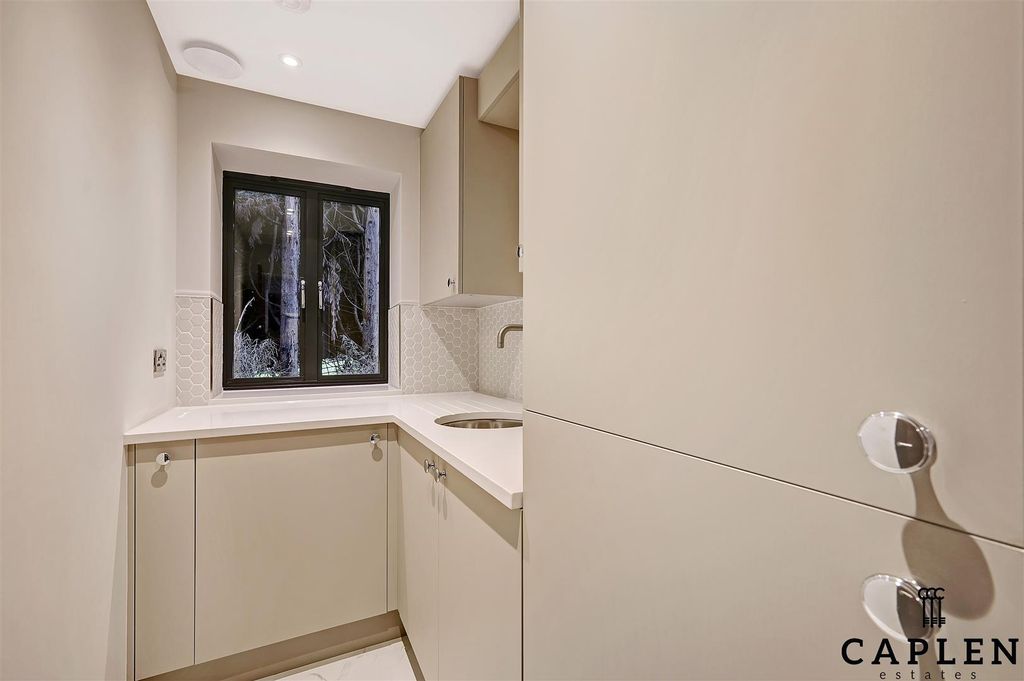Additional image 18 of 3 bed flat to rentManor Road, Chigwell IG7