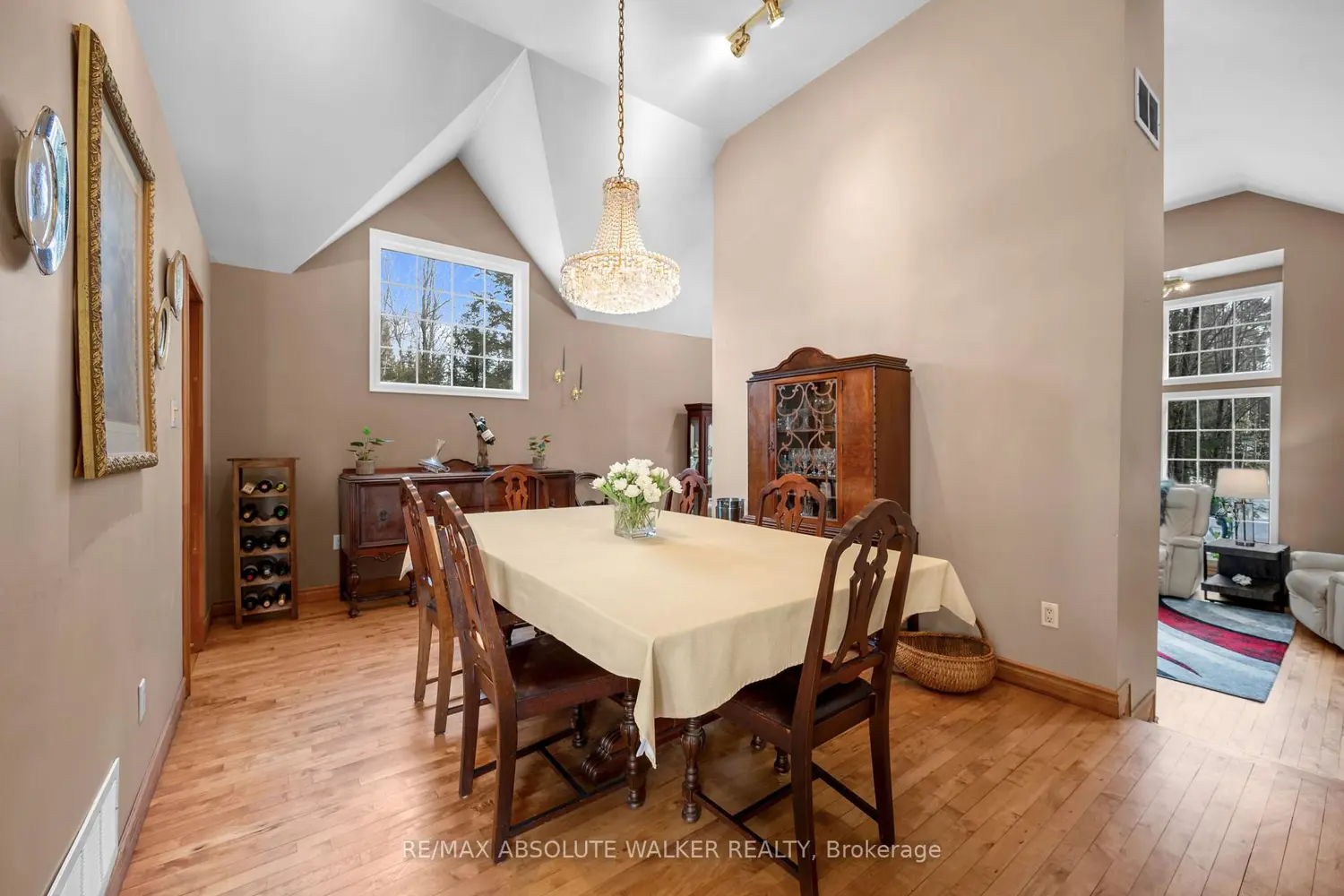 7681 Settler's Way photo 5
