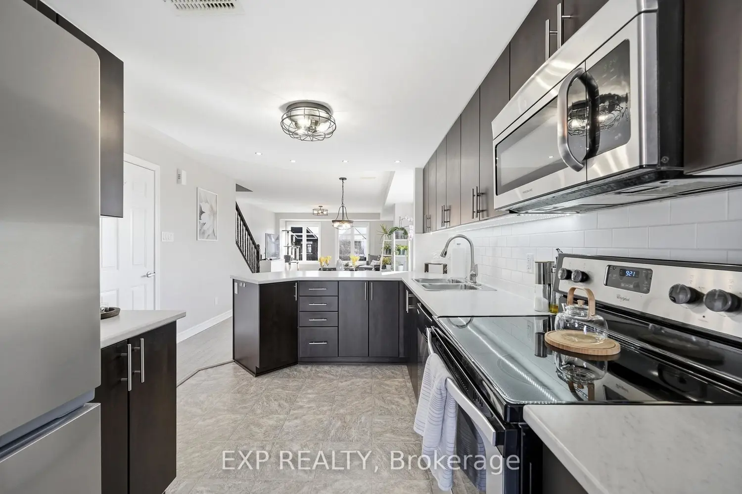 2224 Marble Crescent 2 photo 5