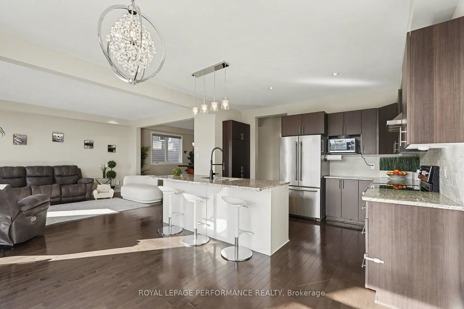 504 Yellow Birch Street photo 4