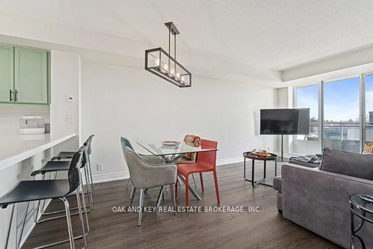 Additional image 10 of 245 Davisville Avenue 613