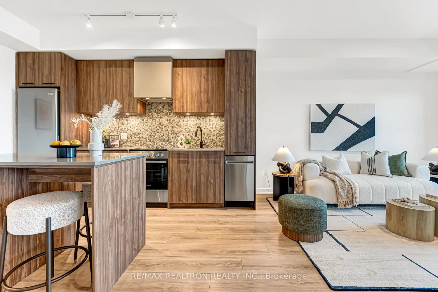 Additional image 6 of 10 Lagerfeld Drive 511