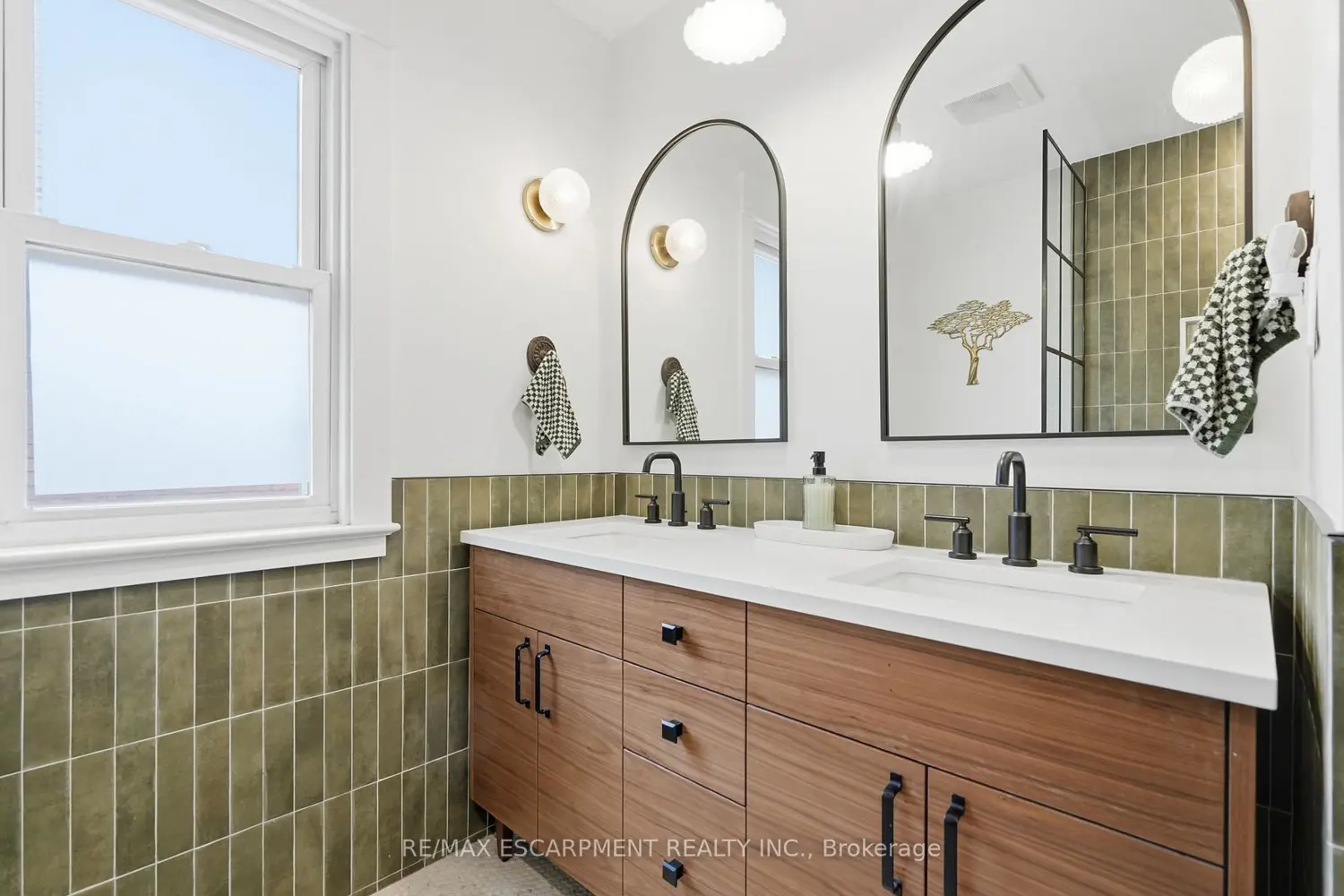 Additional image 10 of 37 Connaught Avenue