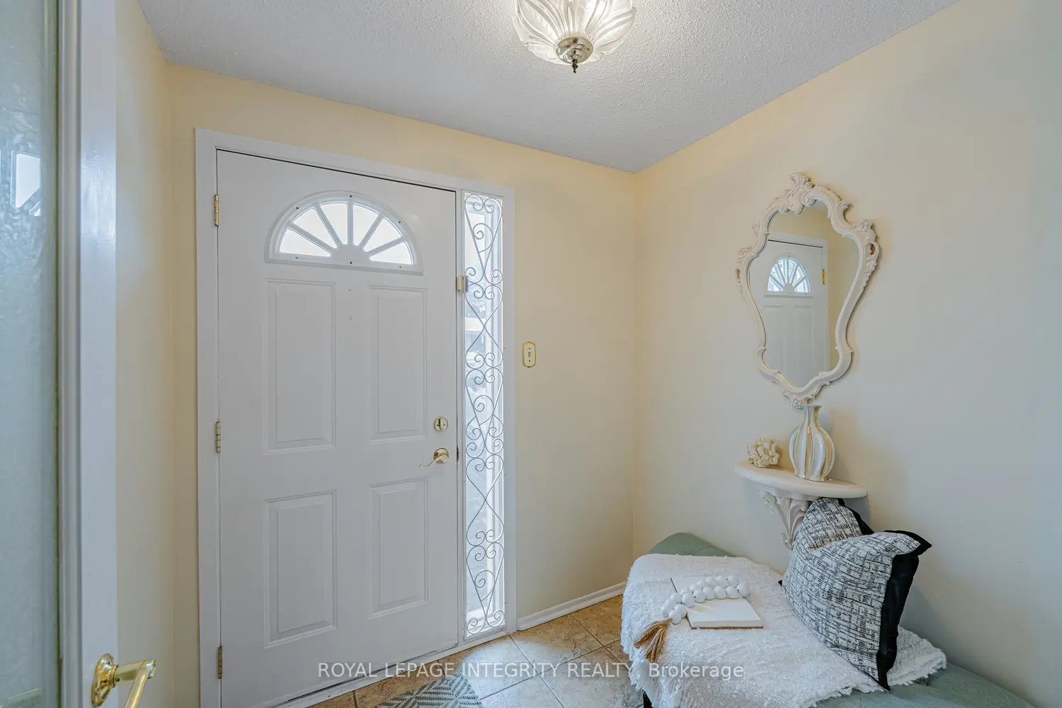 664 Glenhurst Crescent photo 2