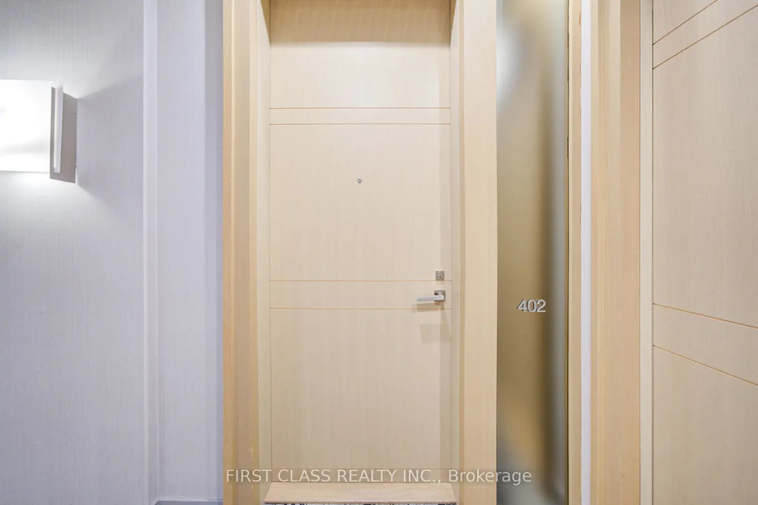 Additional image 3 of 39 Queens Quay 402