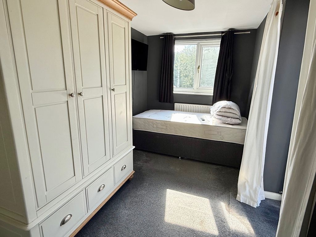 Additional image 6 of 3 bed flat to rentTwinnies Road, Wilmslow SK9
